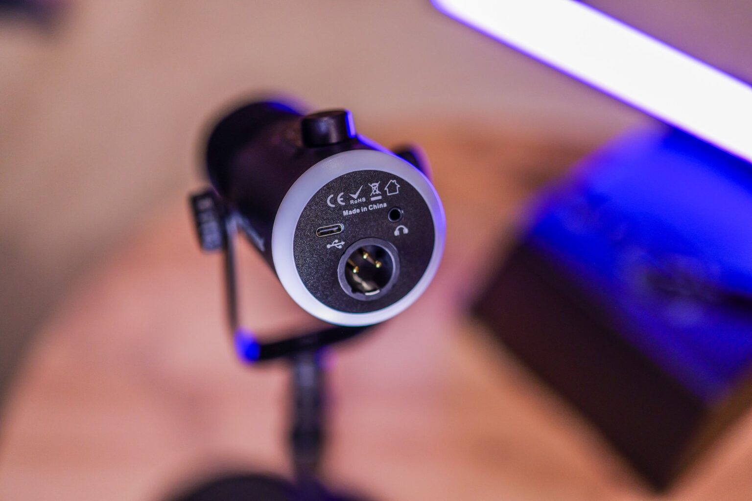 Kompaktowy mikrofon studyjny w dobrej cenie - Recenzja Mozos GM-ONE-BK