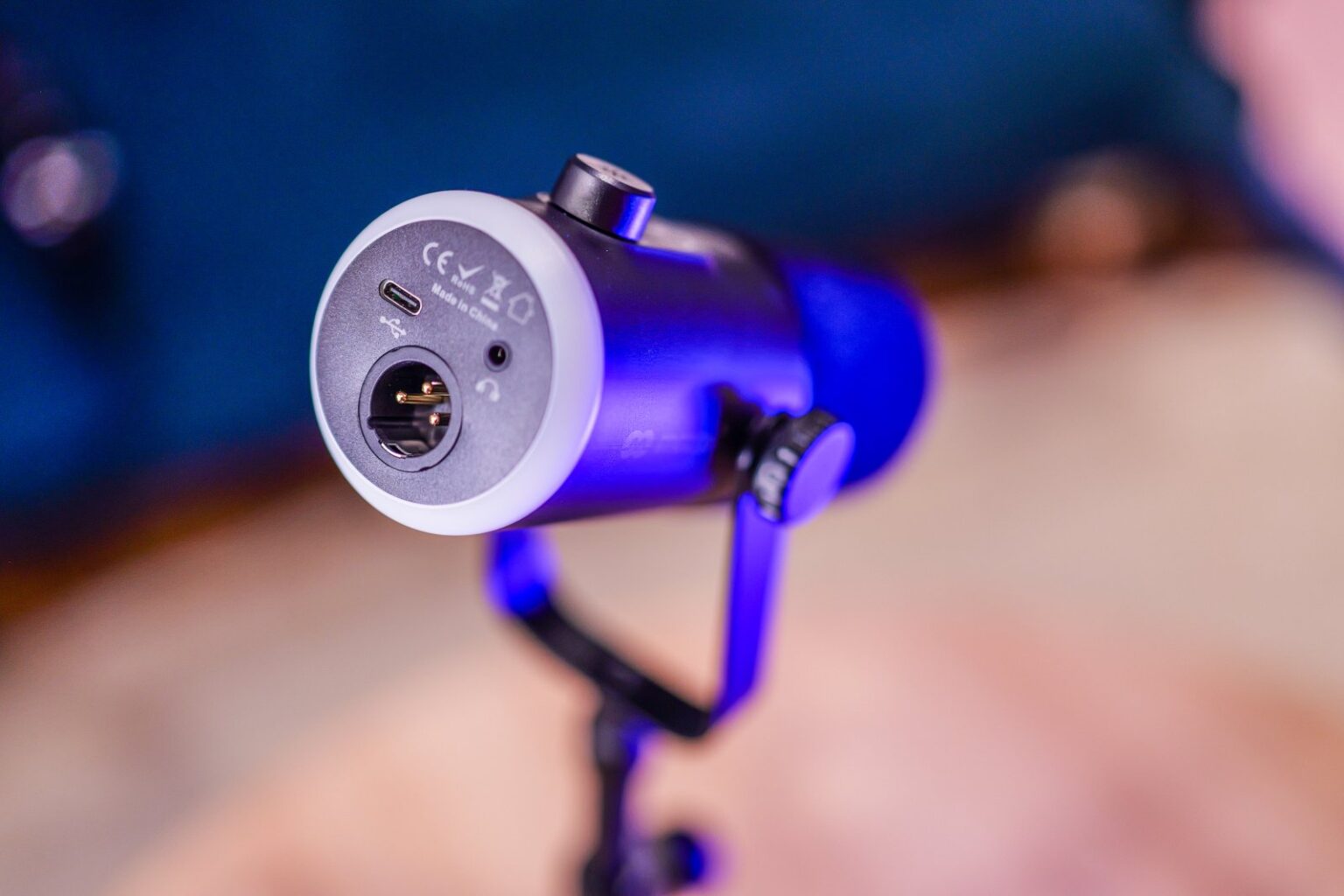 Kompaktowy mikrofon studyjny w dobrej cenie - Recenzja Mozos GM-ONE-BK