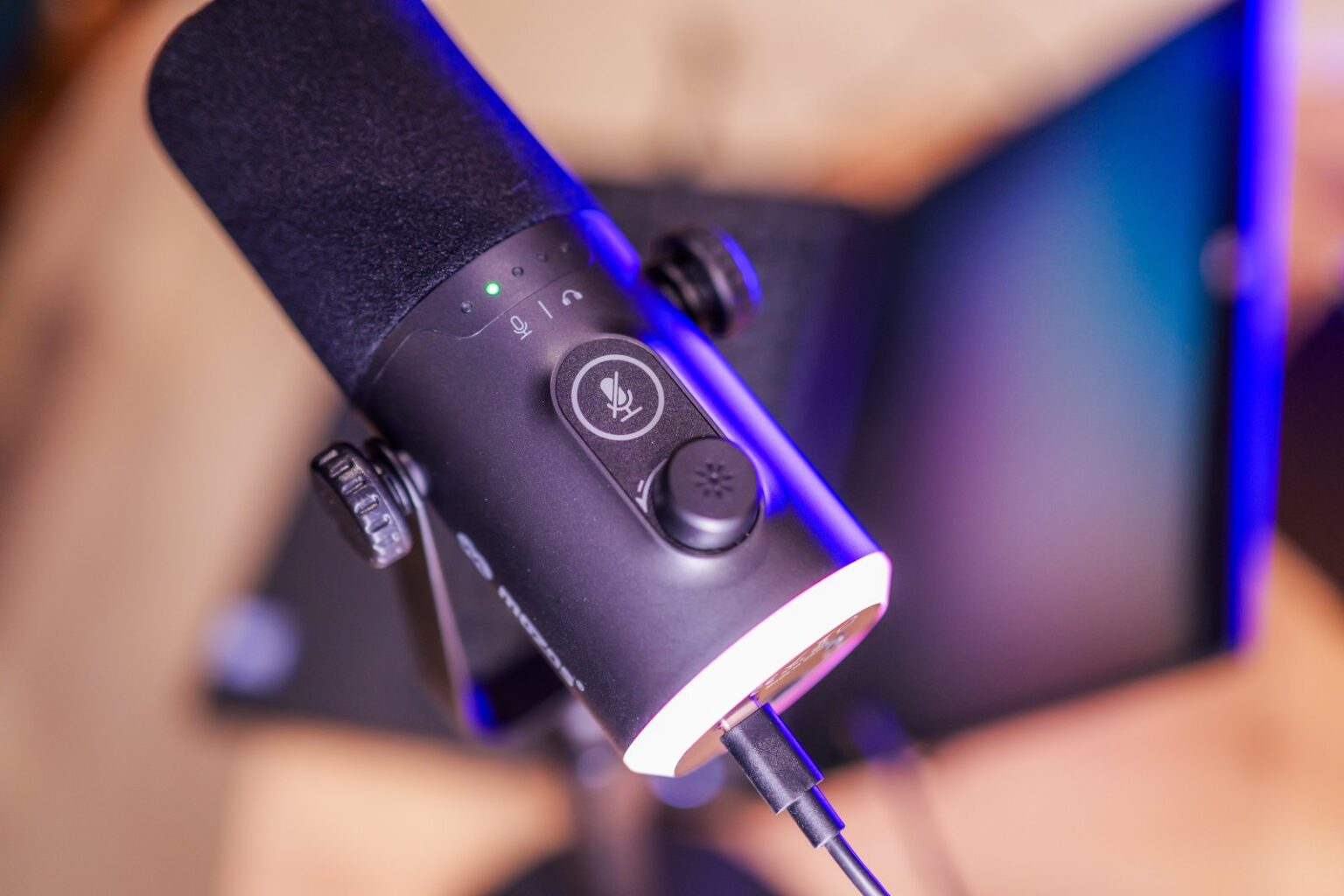 Kompaktowy mikrofon studyjny w dobrej cenie - Recenzja Mozos GM-ONE-BK