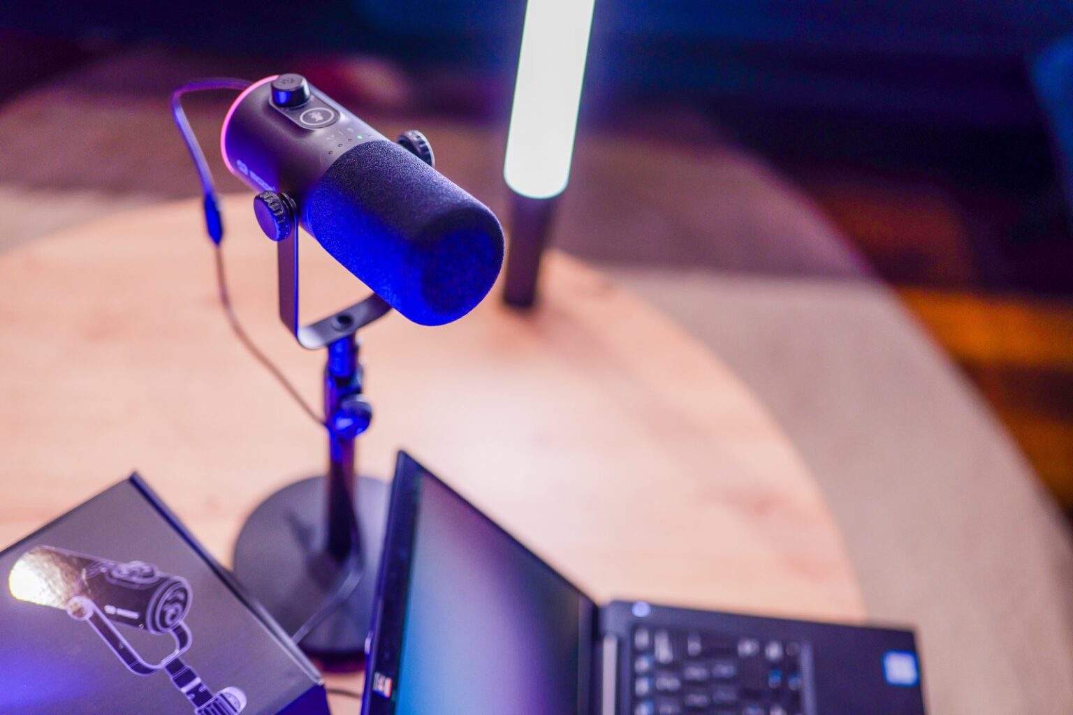 Kompaktowy mikrofon studyjny w dobrej cenie - Recenzja Mozos GM-ONE-BK