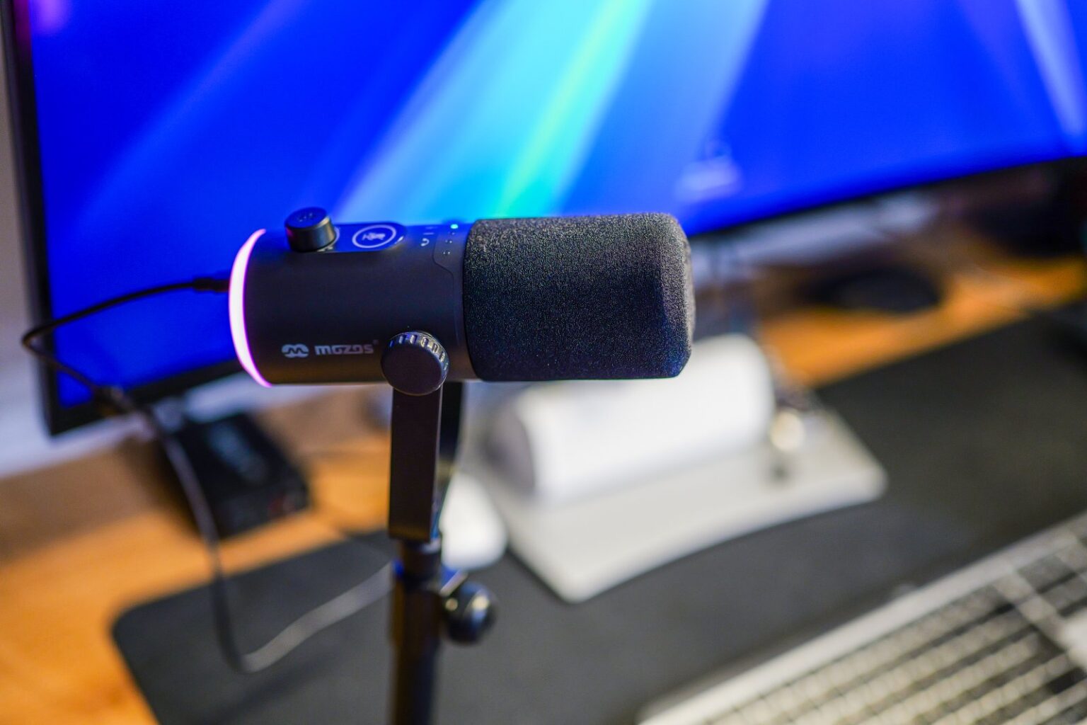 Kompaktowy mikrofon studyjny w dobrej cenie - Recenzja Mozos GM-ONE-BK