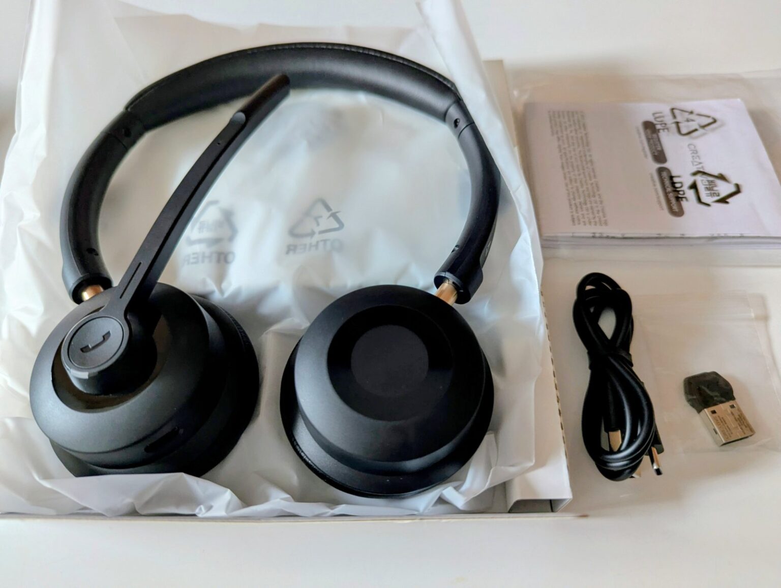 Zestaw słuchawkowy idealny do pracy - Recenzja Creative Chat Wireless