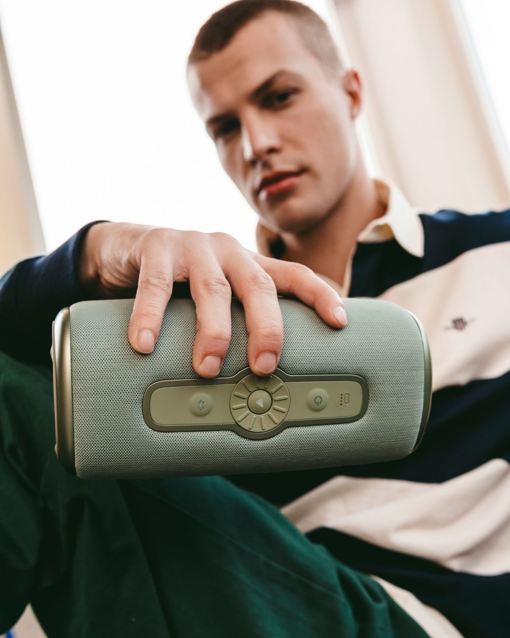 Tryb imprezowy na nartach: dwa telefony, jeden głośnik i zero kłótni o DJ-a