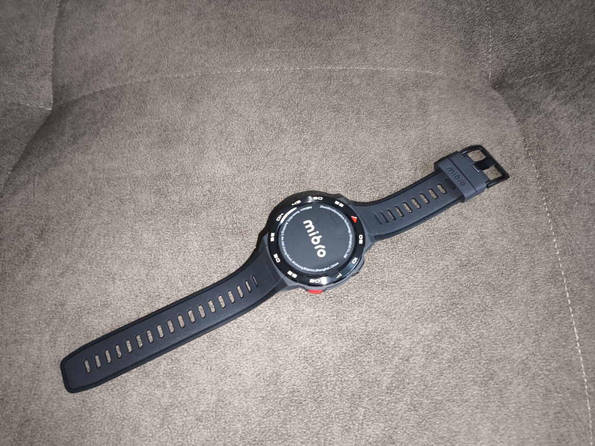 Mibro GS Pro – test smartwatcha. Solidny wygląd, świetny ekran i długi czas pracy, ale z kompromisami