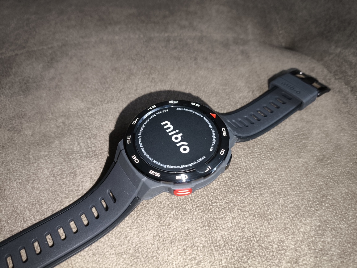 Mibro GS Pro – test smartwatcha. Solidny wygląd, świetny ekran i długi czas pracy, ale z kompromisami