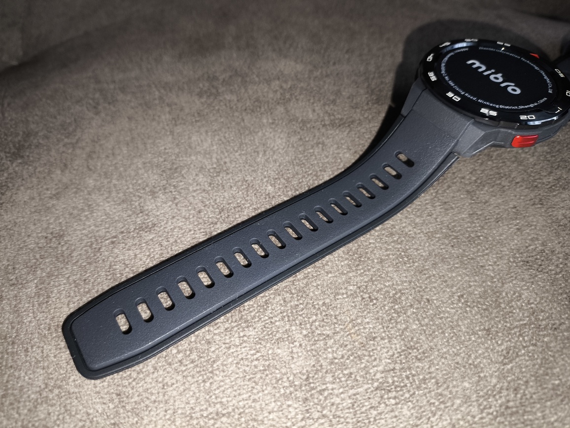 Mibro GS Pro – test smartwatcha. Solidny wygląd, świetny ekran i długi czas pracy, ale z kompromisami