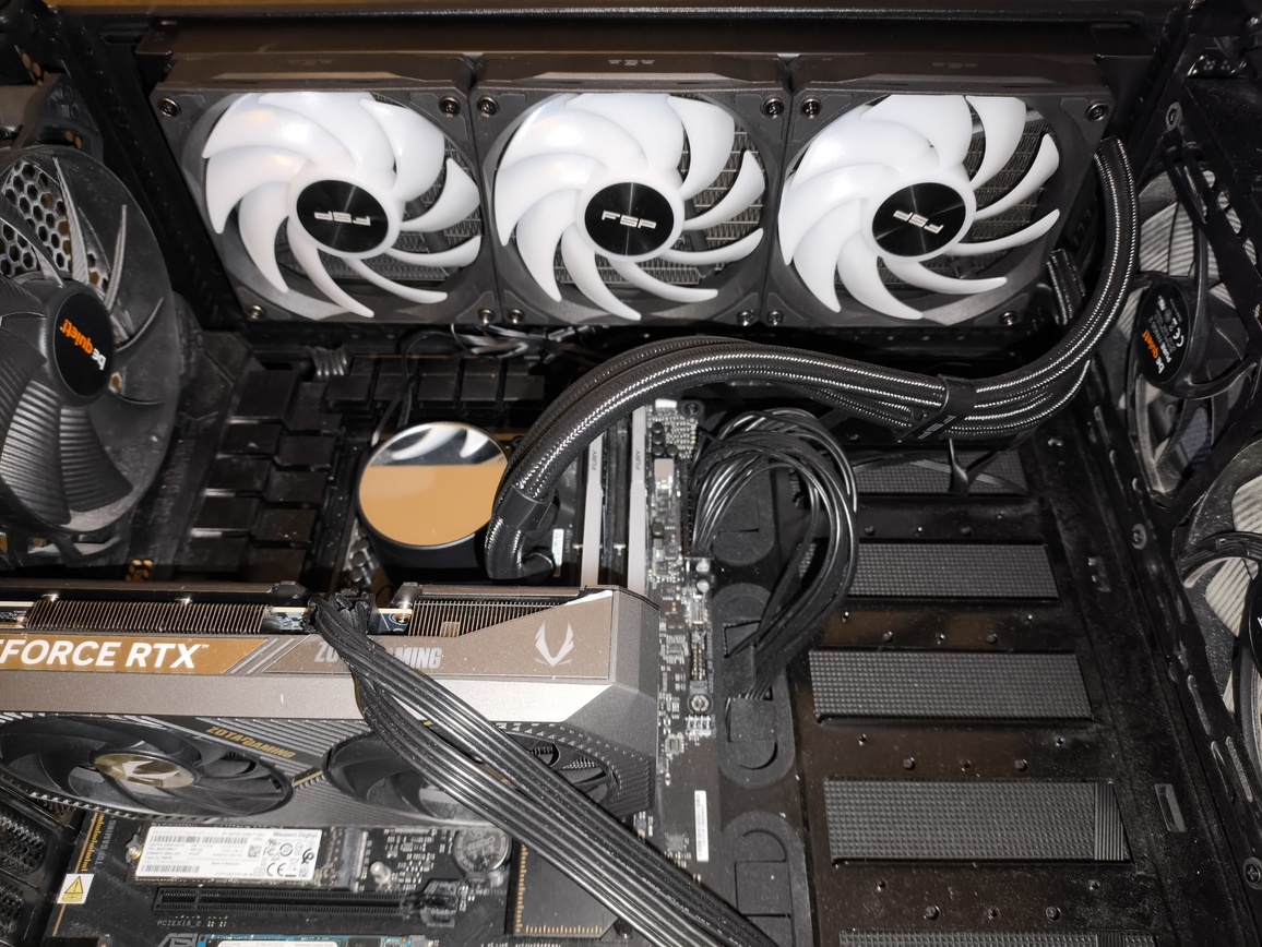 FSP AE36 - test chłodzenia AIO. Może i dość tanio w zakupie, ale mało wydajnie jak na AIO 360 mm. I do tego bardzo głośno