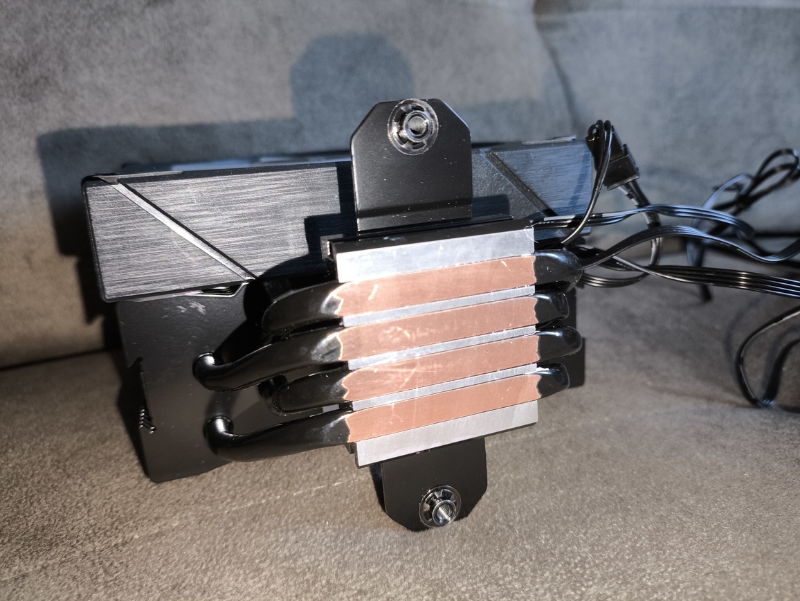 XPG Maestro Plus 42SA – test chłodzenia. Budżetowo i mało wydajnie. Ale za to z wyświetlaczem i ARGB na wyposażeniu