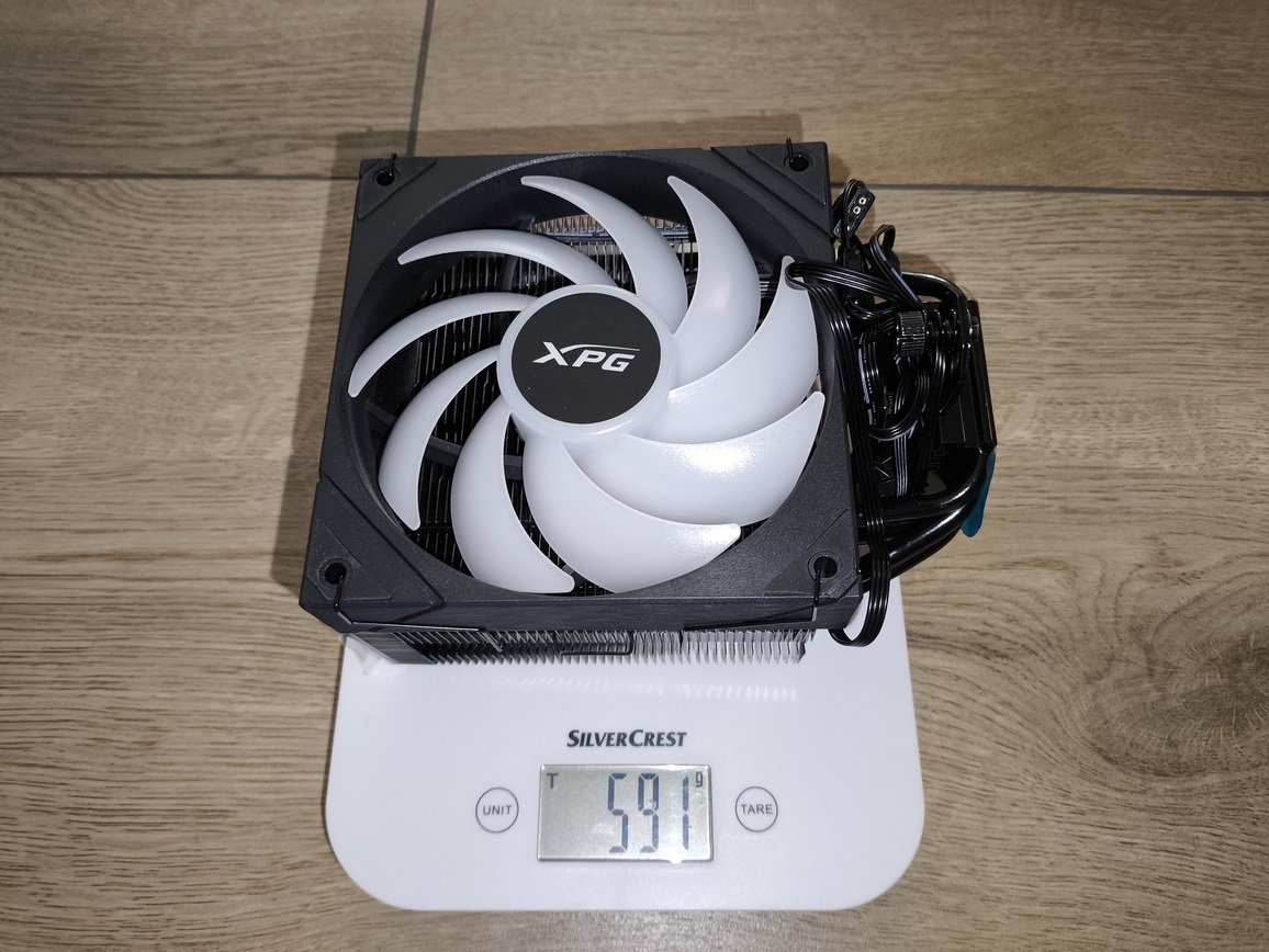 XPG Maestro Plus 42SA – test chłodzenia. Budżetowo i mało wydajnie. Ale za to z wyświetlaczem i ARGB na wyposażeniu