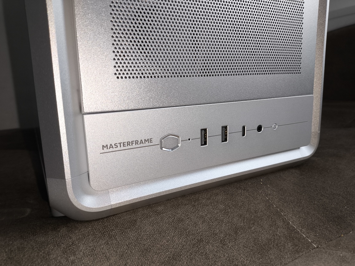 Cooler Master MasterFrame 500 Silver - test obudowy. To mniejszy brat modelu MasterFrame 600 ale czy równie ciekawy?