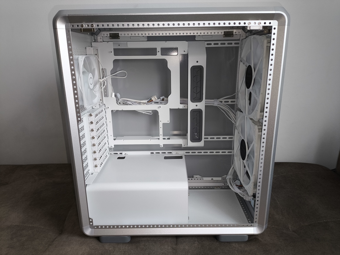 Cooler Master MasterFrame 500 Silver - recenzja obudowy. To mniejszy brat modelu MasterFrame 600 ale czy równie ciekawy?