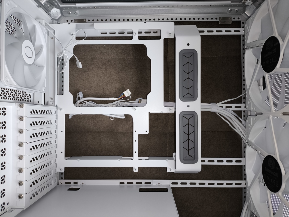 Cooler Master MasterFrame 500 Silver - recenzja obudowy. To mniejszy brat modelu MasterFrame 600 ale czy równie ciekawy?