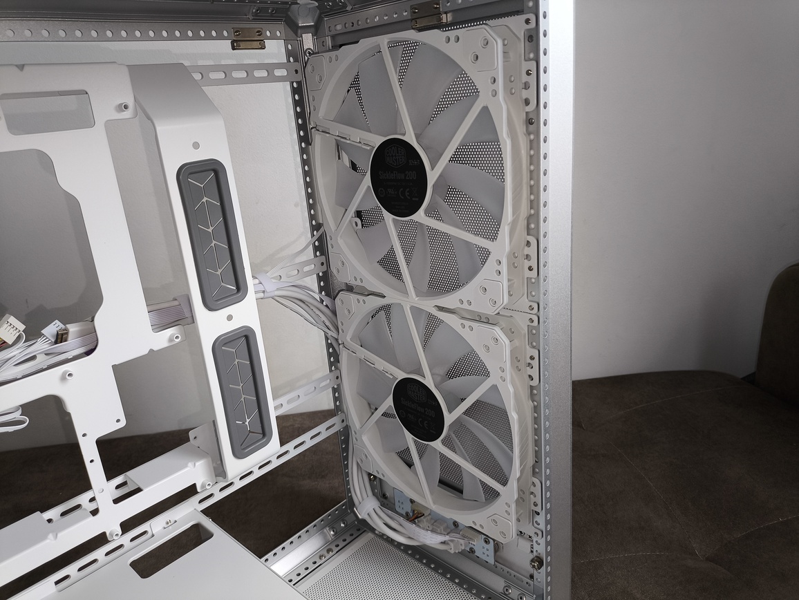 Cooler Master MasterFrame 500 Silver - recenzja obudowy. To mniejszy brat modelu MasterFrame 600 ale czy równie ciekawy?