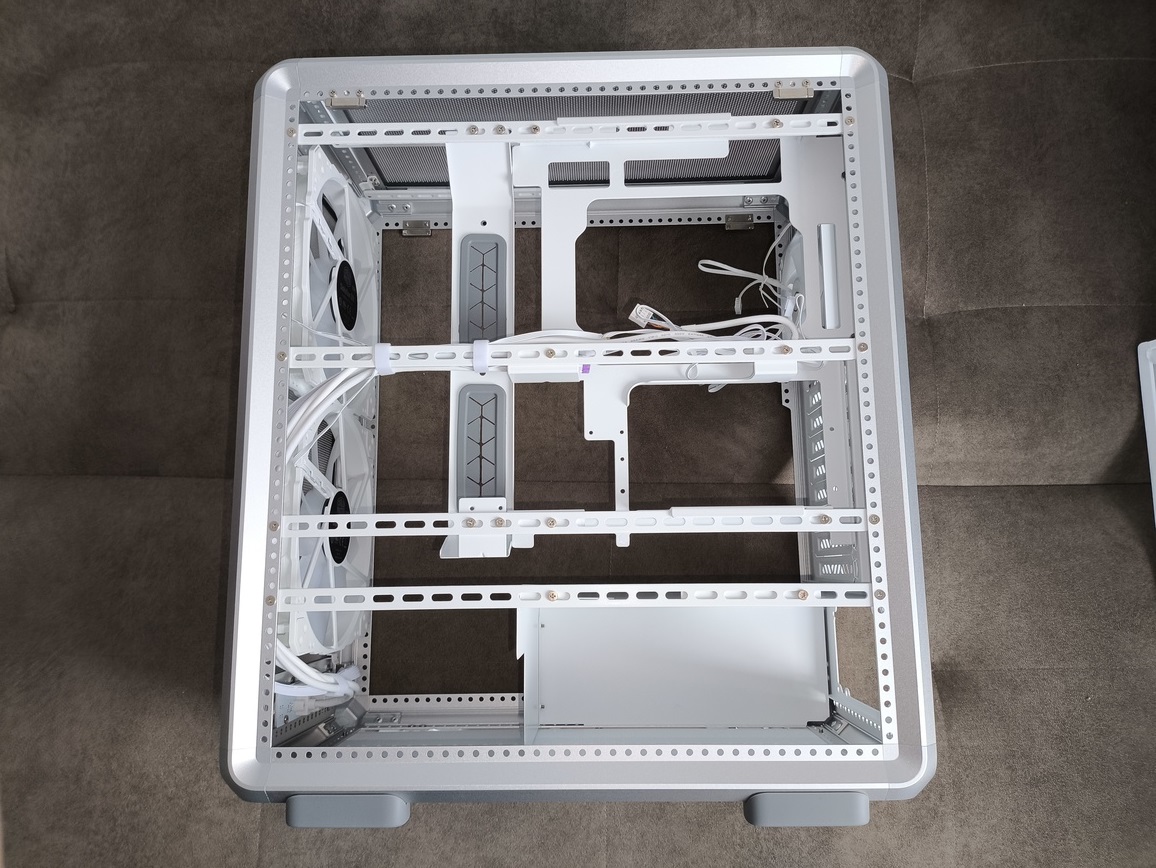 Cooler Master MasterFrame 500 Silver - recenzja obudowy. To mniejszy brat modelu MasterFrame 600 ale czy równie ciekawy?