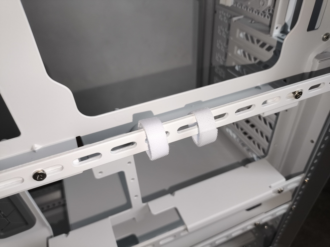 Cooler Master MasterFrame 500 Silver - recenzja obudowy. To mniejszy brat modelu MasterFrame 600 ale czy równie ciekawy?