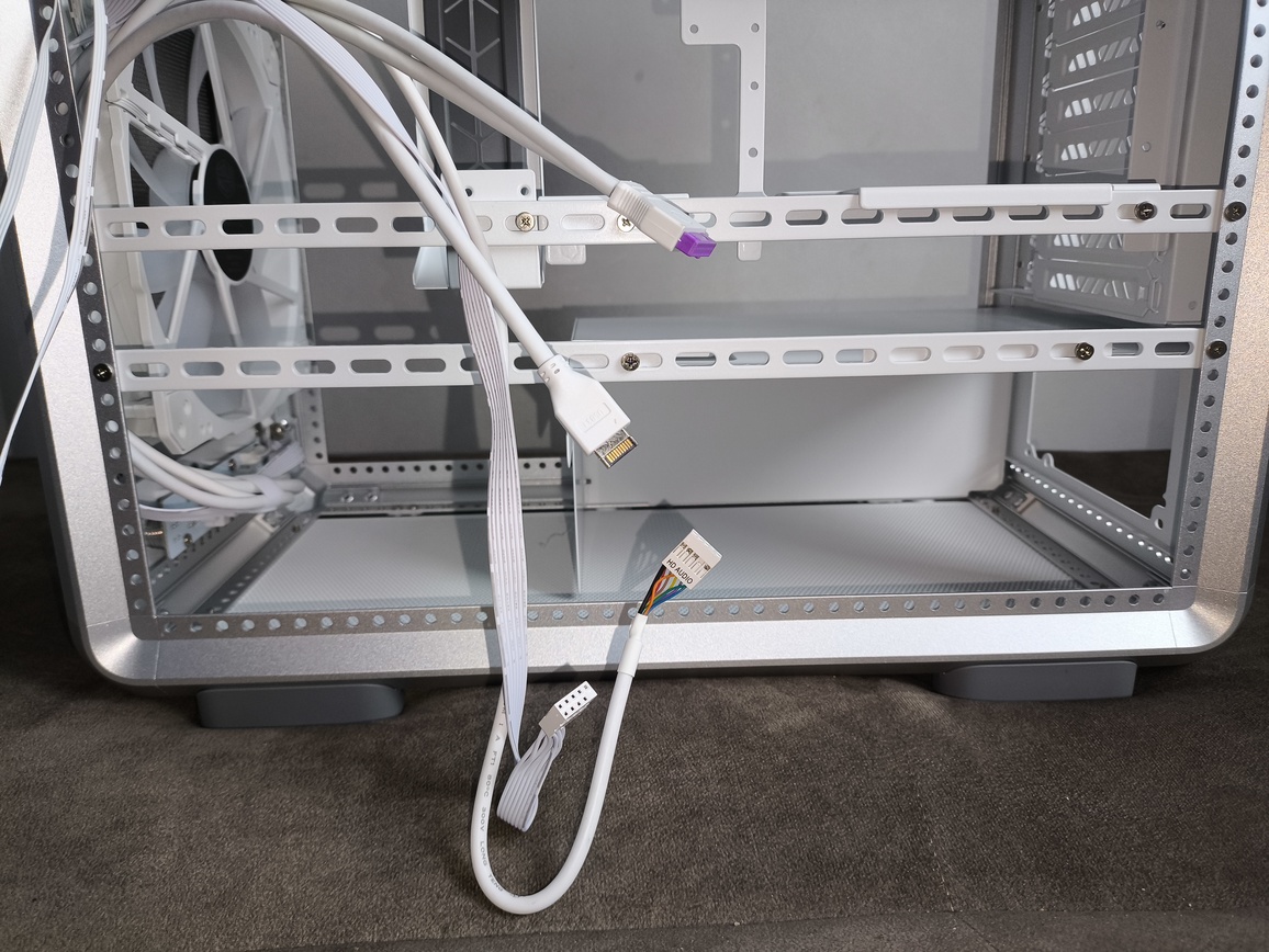 Cooler Master MasterFrame 500 Silver - recenzja obudowy. To mniejszy brat modelu MasterFrame 600 ale czy równie ciekawy?