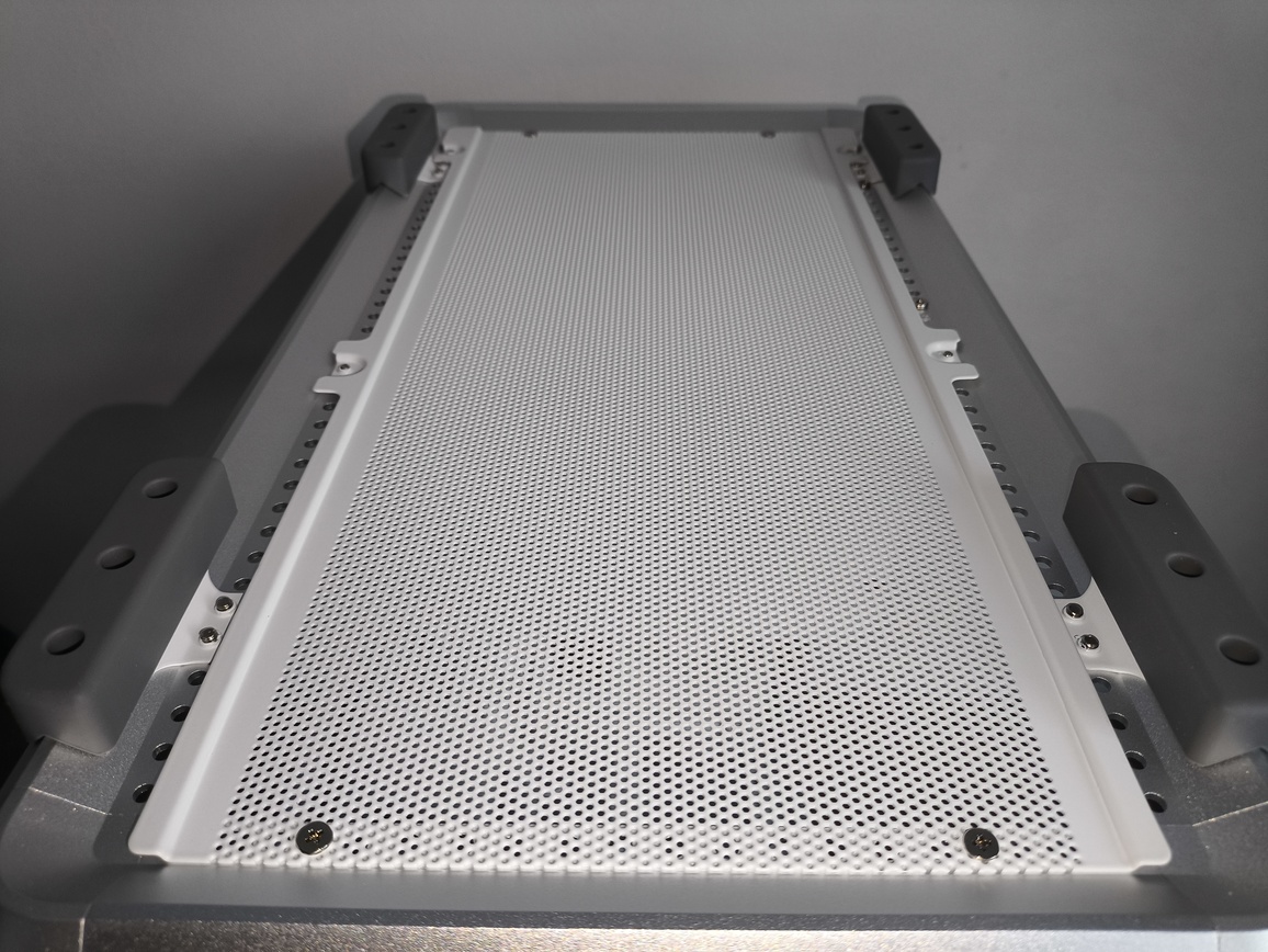 Cooler Master MasterFrame 500 Silver - recenzja obudowy. To mniejszy brat modelu MasterFrame 600 ale czy równie ciekawy?