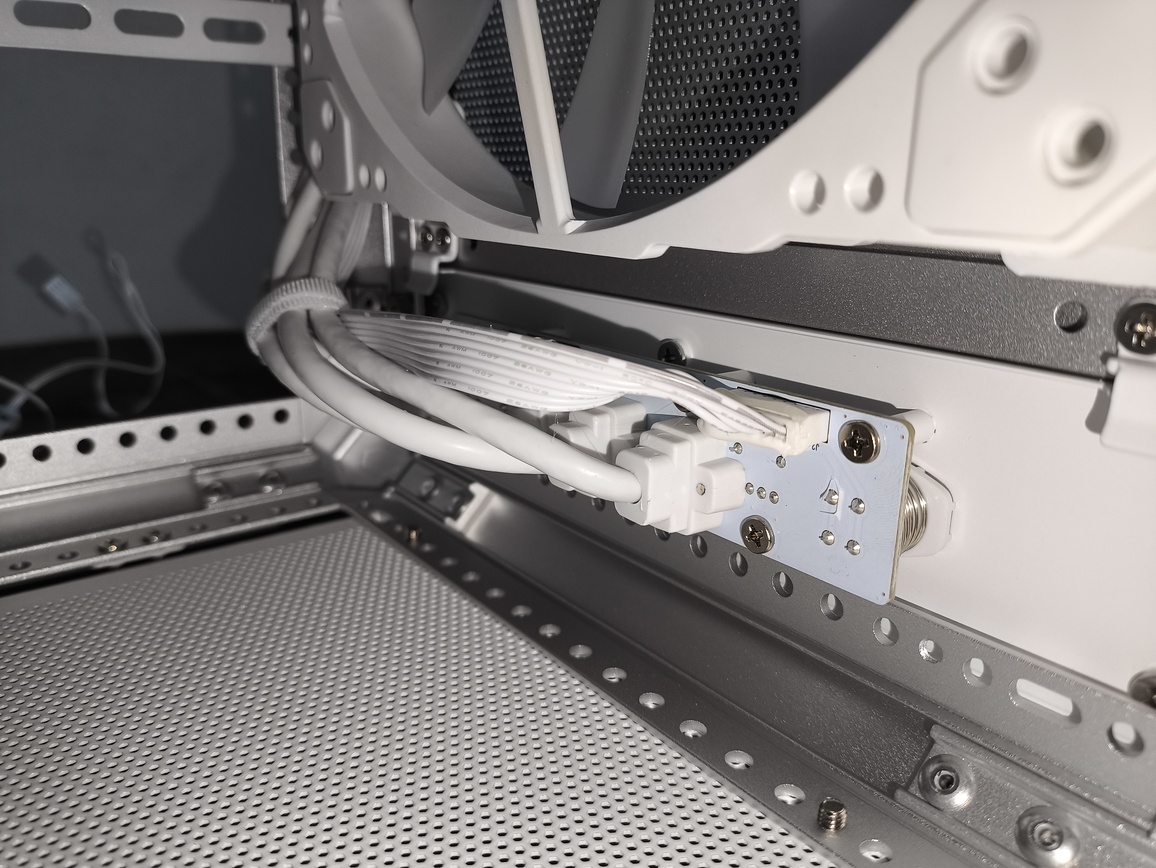 Cooler Master MasterFrame 500 Silver - recenzja obudowy. To mniejszy brat modelu MasterFrame 600 ale czy równie ciekawy?