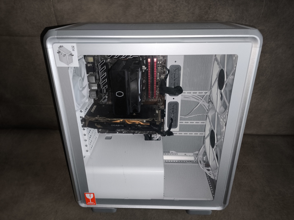 Cooler Master MasterFrame 500 Silver - recenzja obudowy. To mniejszy brat modelu MasterFrame 600 ale czy równie ciekawy?