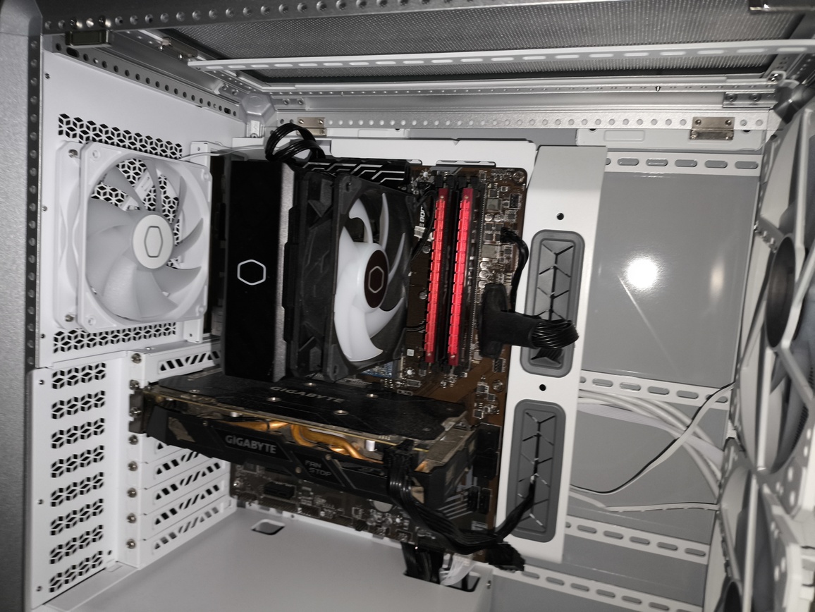 Cooler Master MasterFrame 500 Silver - recenzja obudowy. To mniejszy brat modelu MasterFrame 600 ale czy równie ciekawy?