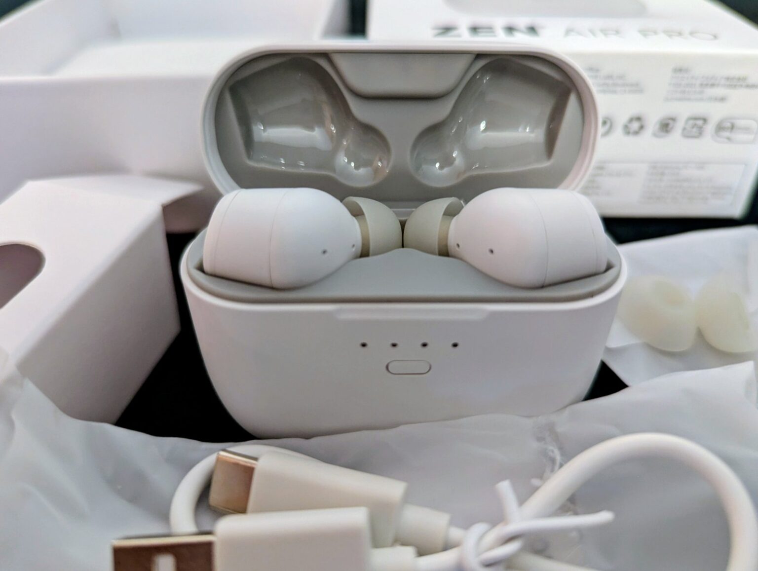 LE Audio, lekka konstrukcja i hybrydowe ANC - Recenzja Creative Zen Air Pro