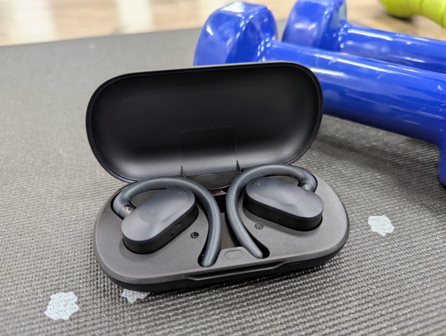 Słuchawki idealne na trening i nie tylko - Recenzja Creative Outlier GO