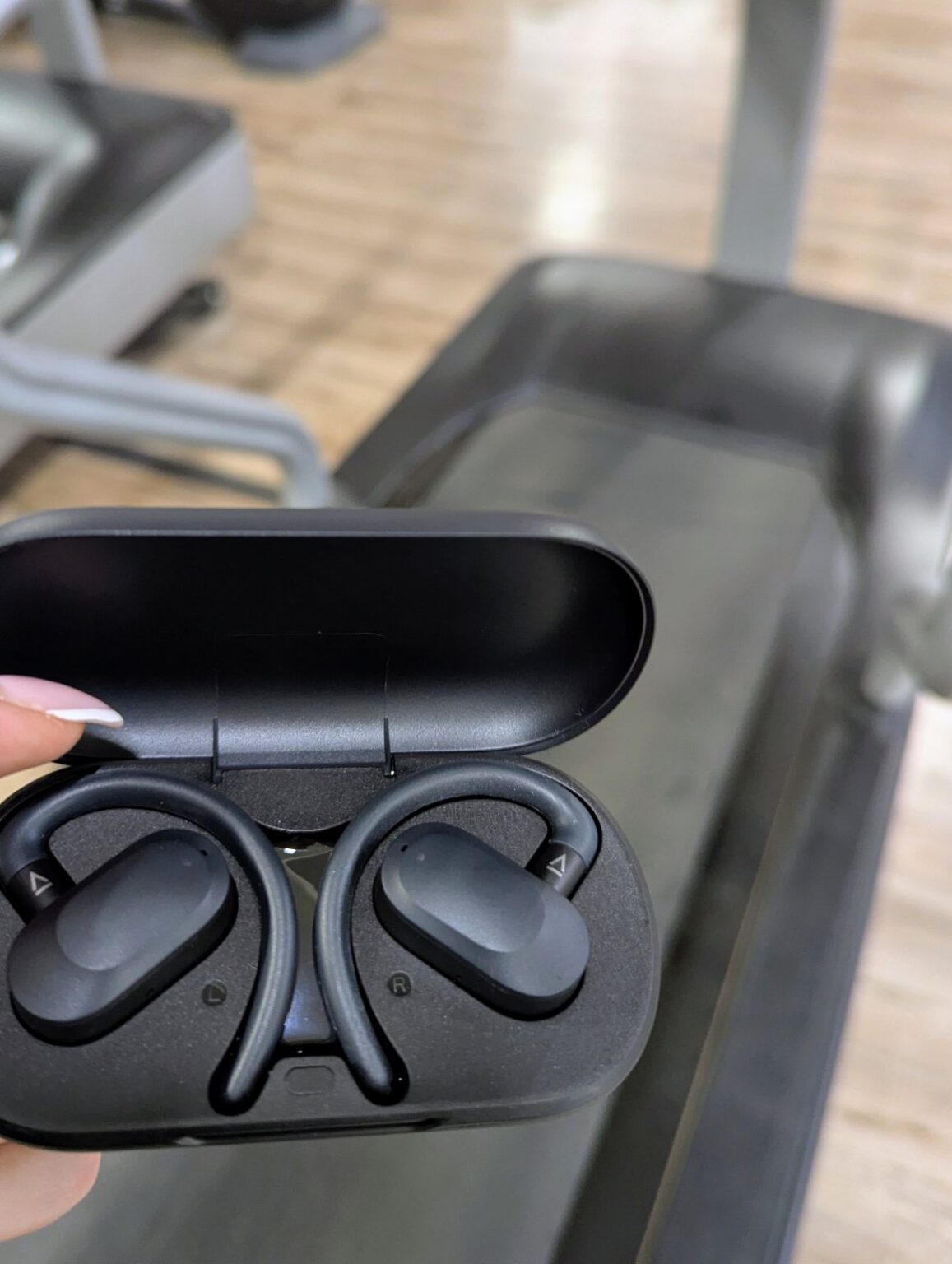 Słuchawki idealne na trening i nie tylko - Recenzja Creative Outlier GO