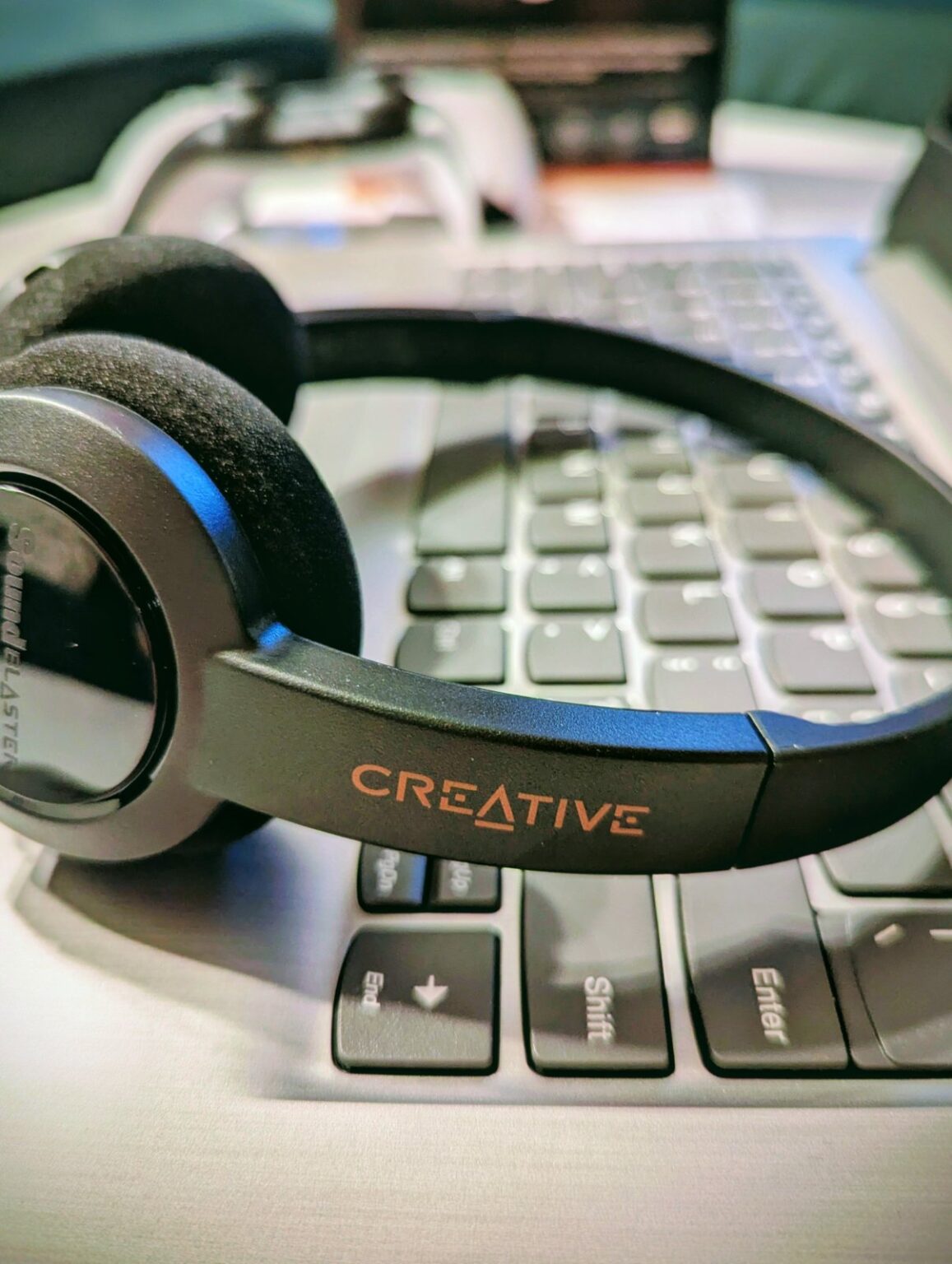 Słuchawki w do pracy, nauki i rozrywki - Recenzja Sound Blaster JAM V2