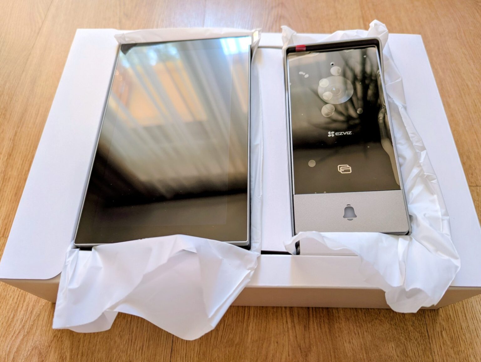 Uniwersalny wideodomofon z dodatkowymi funkcjami - Recenzja EZVIZ HP5