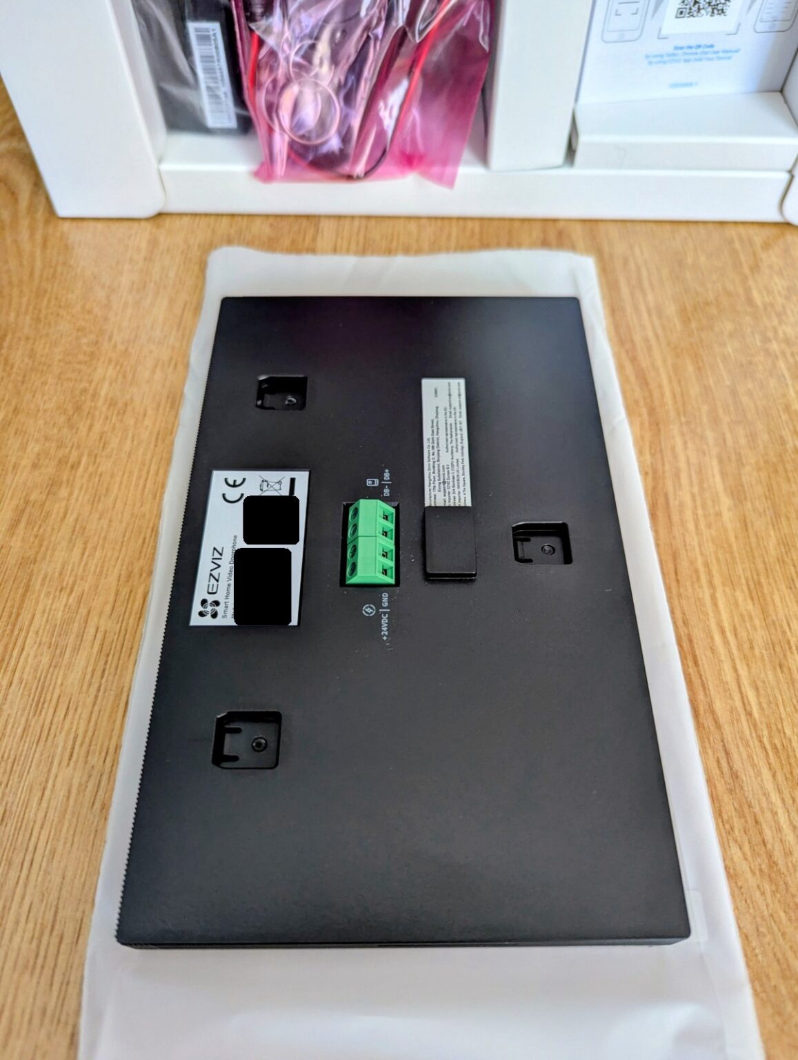 Uniwersalny wideodomofon z dodatkowymi funkcjami - Recenzja EZVIZ HP5