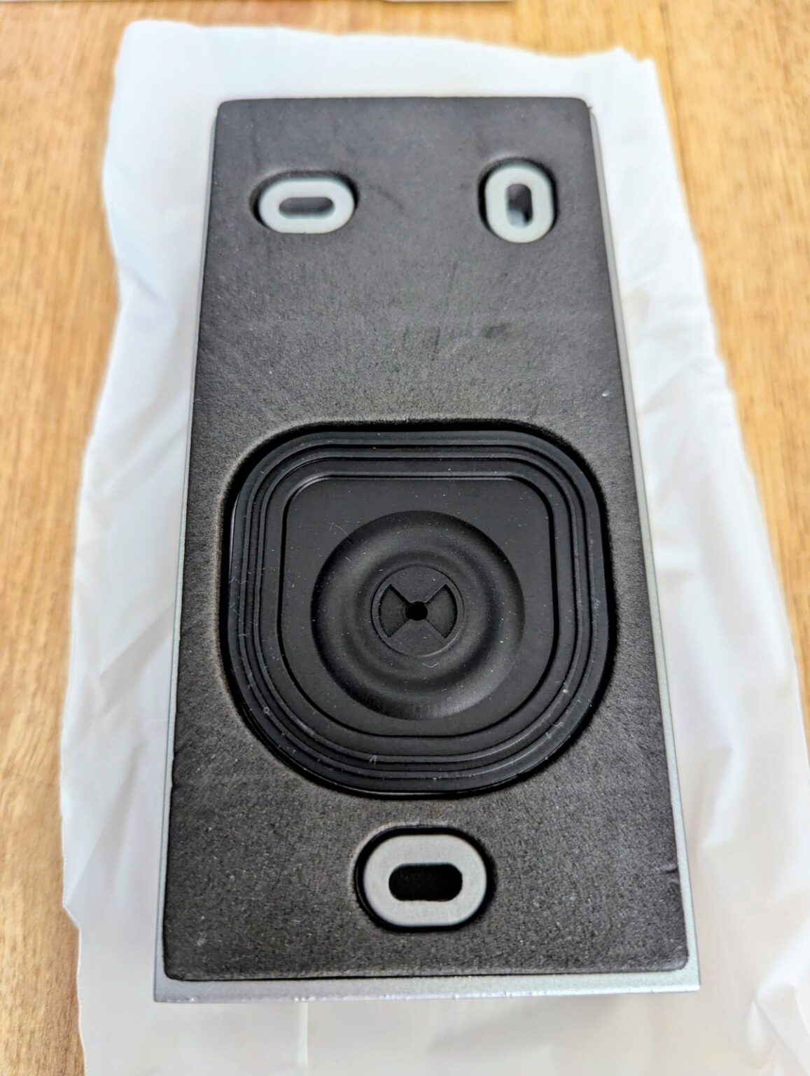 Uniwersalny wideodomofon z dodatkowymi funkcjami - Recenzja EZVIZ HP5