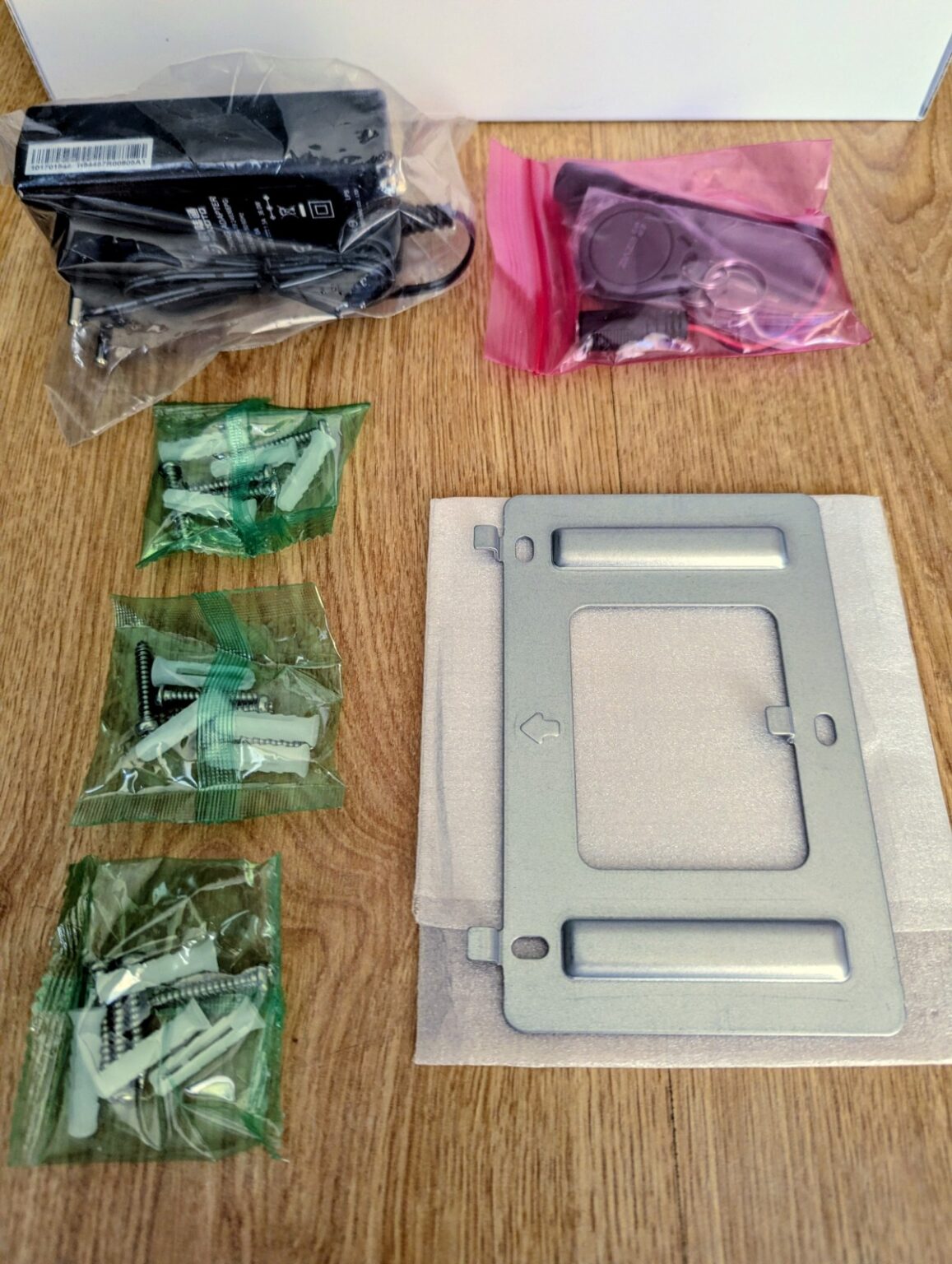 Uniwersalny wideodomofon z dodatkowymi funkcjami - Recenzja EZVIZ HP5