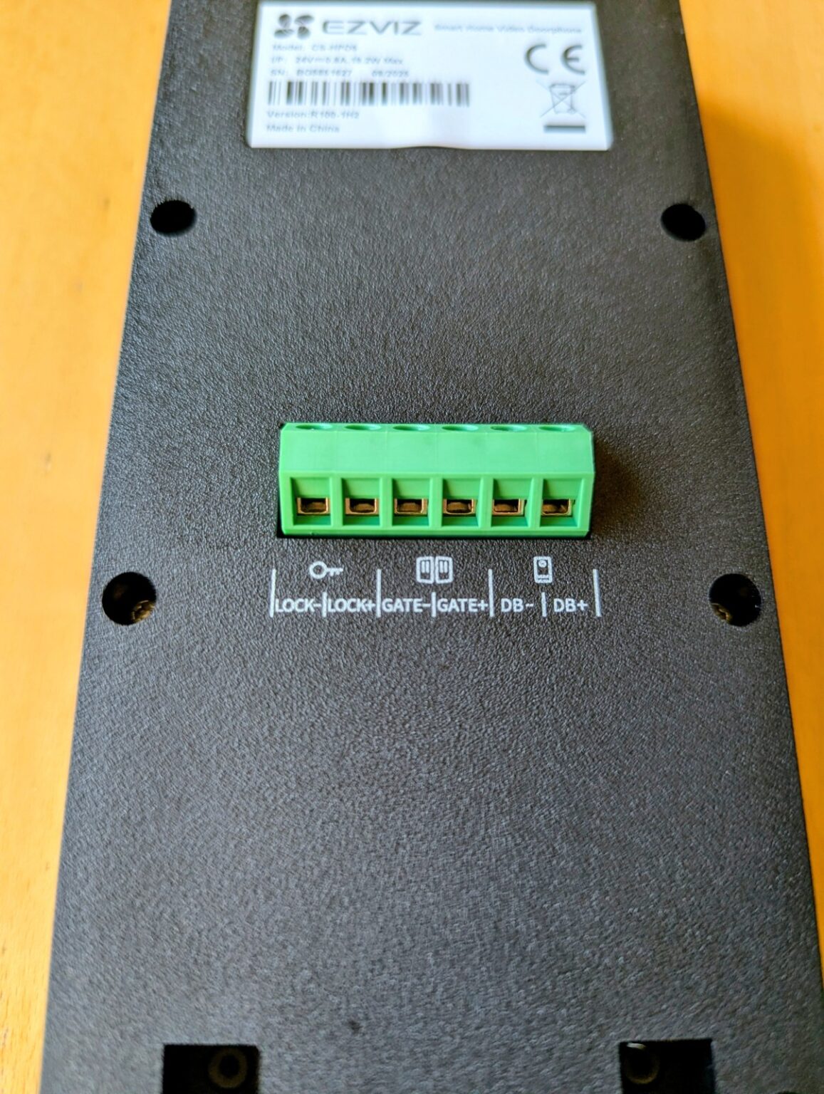 Uniwersalny wideodomofon z dodatkowymi funkcjami - Recenzja EZVIZ HP5