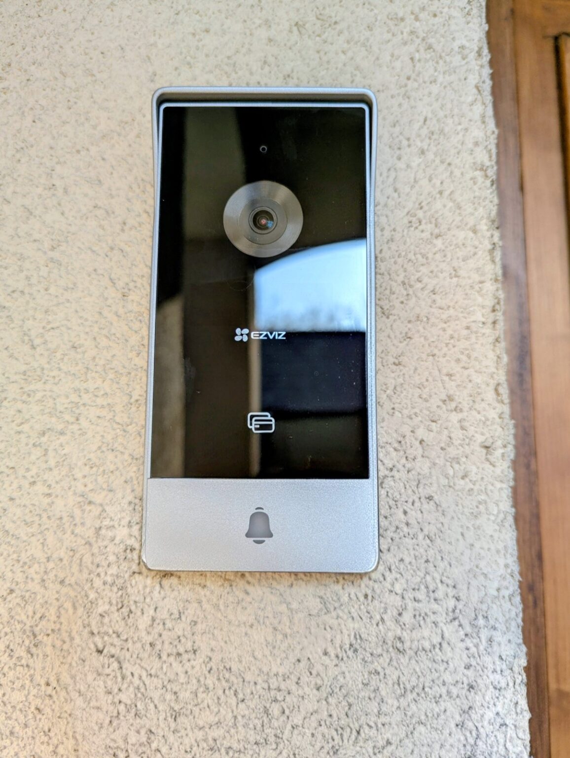 Uniwersalny wideodomofon z dodatkowymi funkcjami - Recenzja EZVIZ HP5