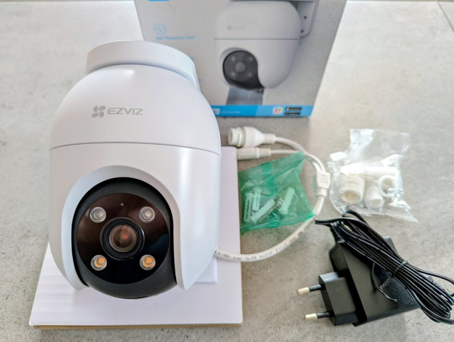 Obrotowa kamera zewnętrzna z 4K - Recenzja EZVIZ C8c 4K