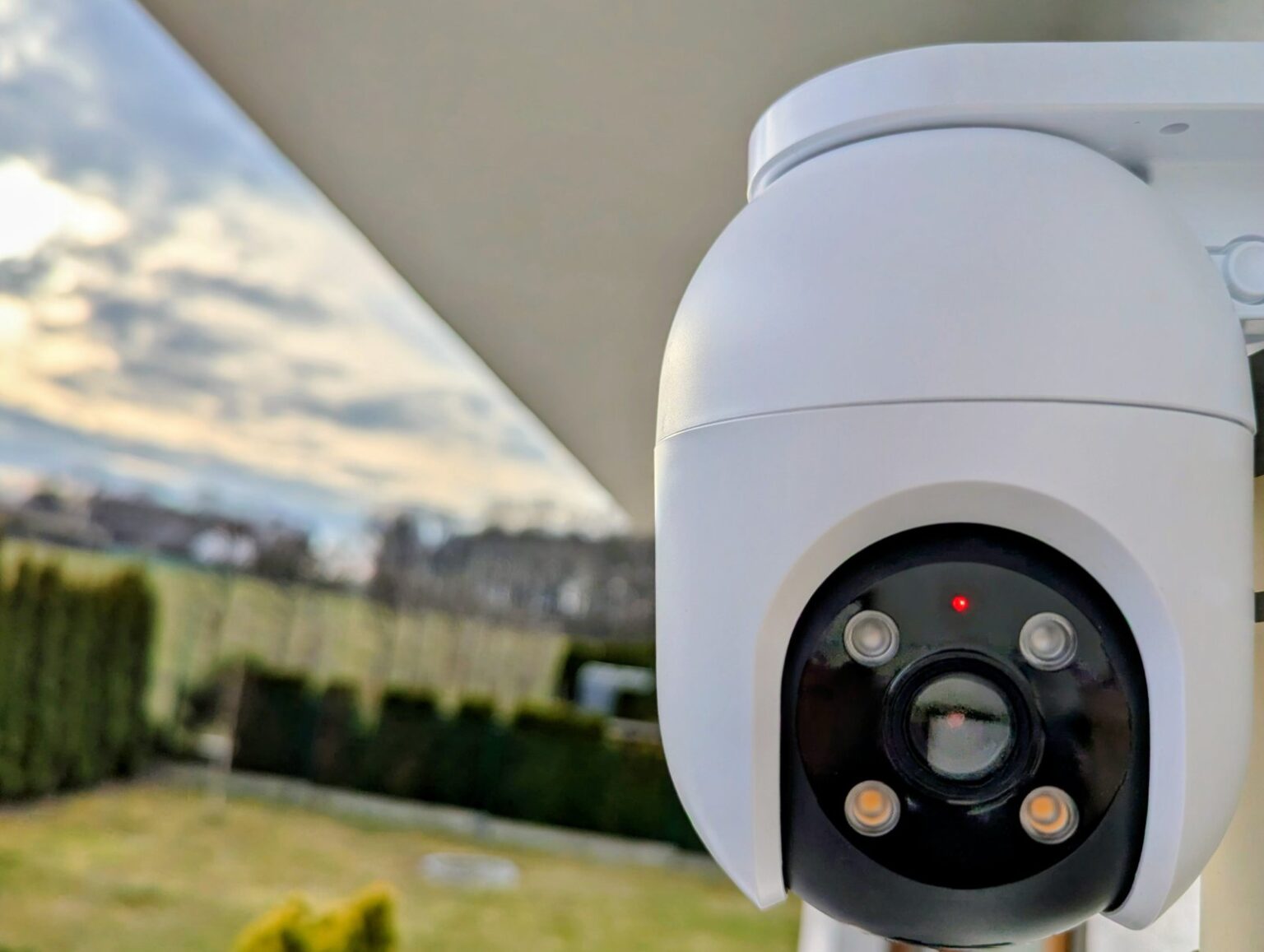 Obrotowa kamera zewnętrzna z 4K - Recenzja EZVIZ C8c 4K