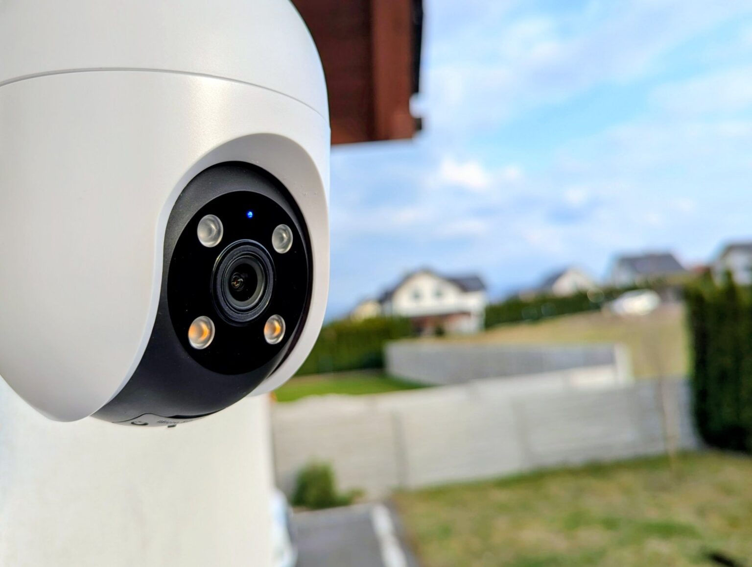 Obrotowa kamera zewnętrzna z 4K - Recenzja EZVIZ C8c 4K