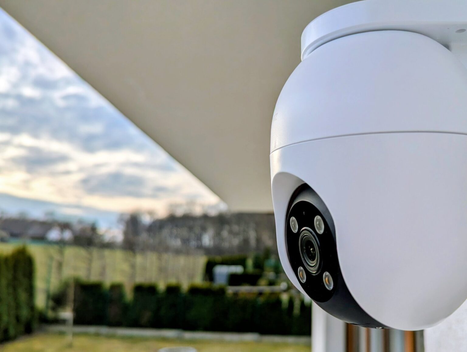 Obrotowa kamera zewnętrzna z 4K - Recenzja EZVIZ C8c 4K