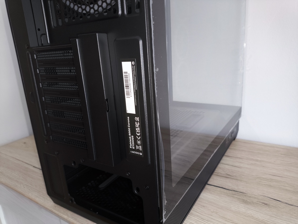 Endorfy Fishtank 6000 Corona - premierowy test obudowy. Endorfy goni konkurencję w ofercie skrzynek typu akwarium