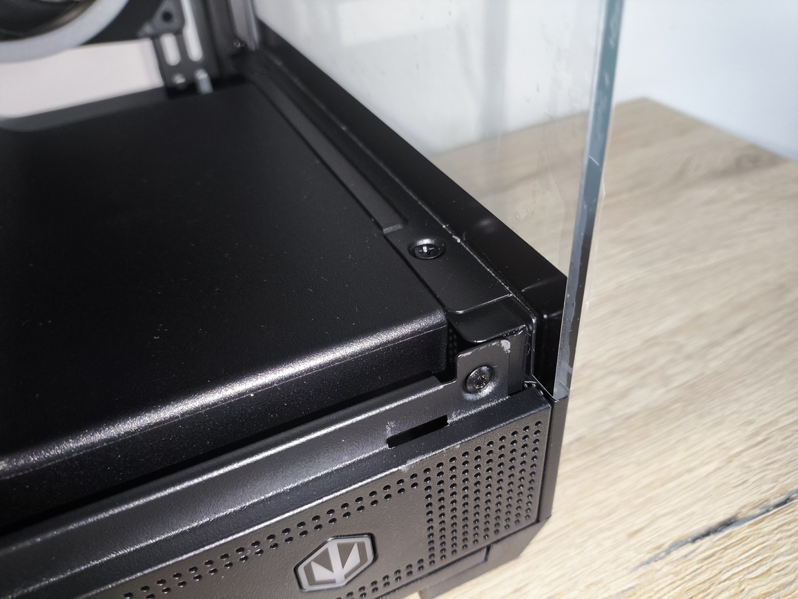 Endorfy Fishtank 6000 Corona - premierowy test obudowy. Endorfy goni konkurencję w ofercie skrzynek typu akwarium