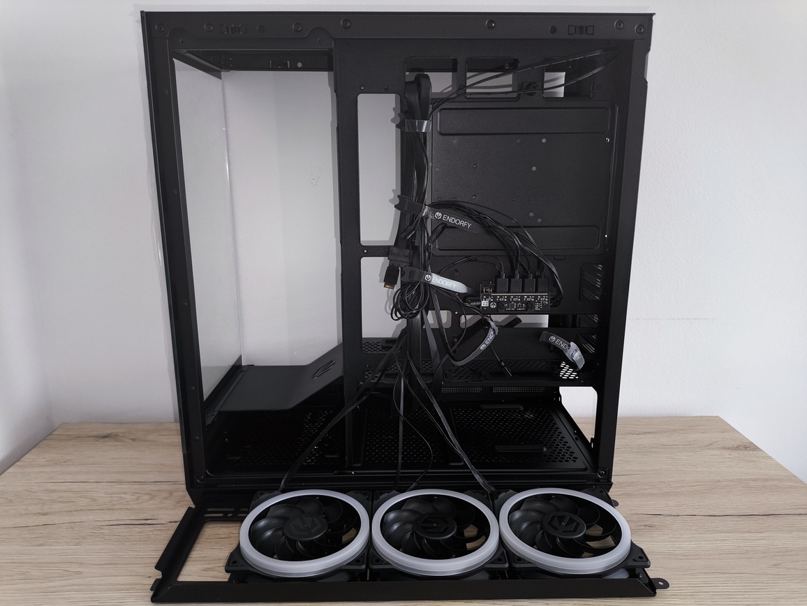 Endorfy Fishtank 6000 Corona - premierowy test obudowy. Endorfy goni konkurencję w ofercie skrzynek typu akwarium