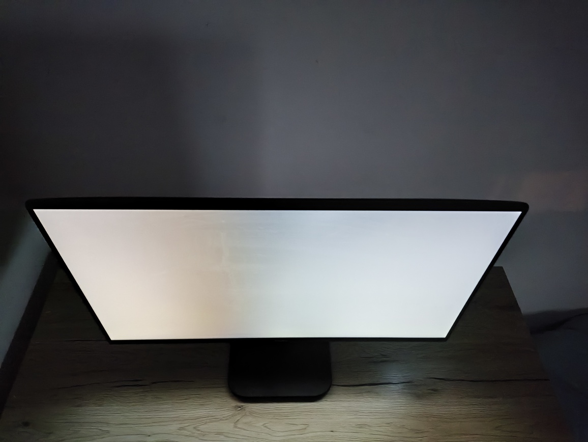 Philips 24E1N1100A - test niezwykle taniego monitora, o bardzo dobrej jakości matrycy. Wiele droższych monitorów może się w tej kwestii uczyć