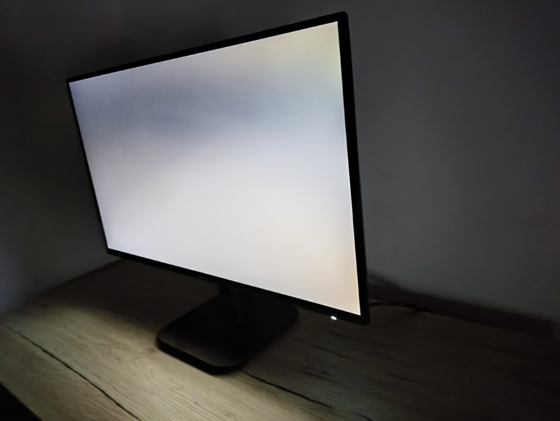 Philips 24E1N1100A - test niezwykle taniego monitora, o bardzo dobrej jakości matrycy. Wiele droższych monitorów może się w tej kwestii uczyć