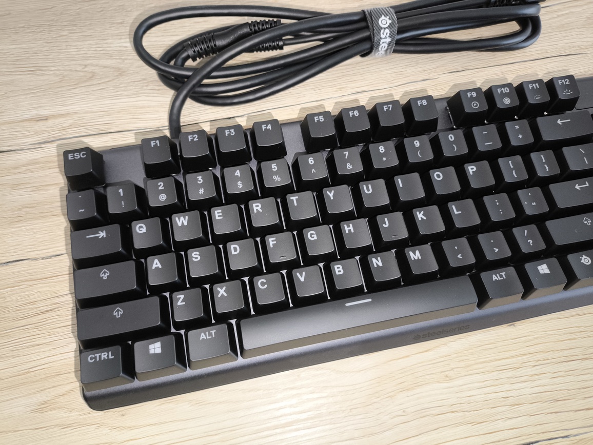 SteelSeries Apex 7 TKL - test. Stara ale wciąż jara. Jednak z kilkoma wadami