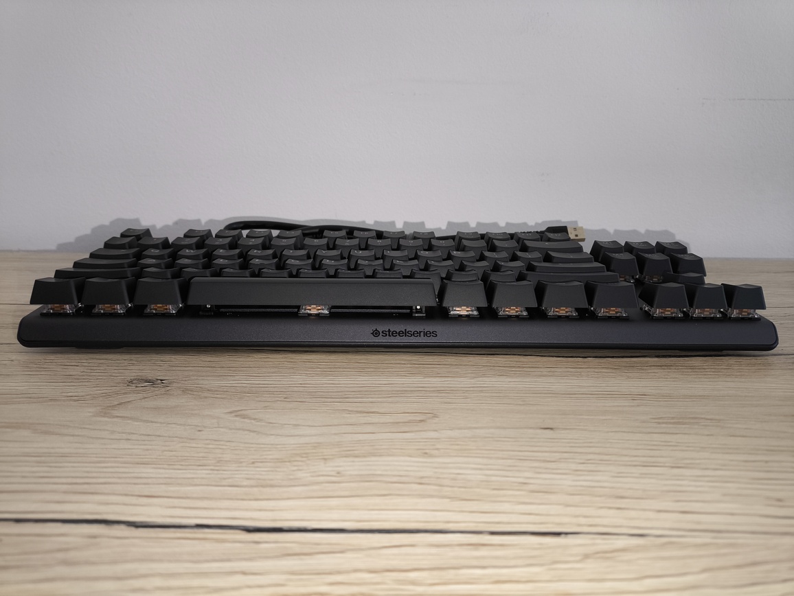 SteelSeries Apex 7 TKL - test. Stara ale wciąż jara. Jednak z kilkoma wadami