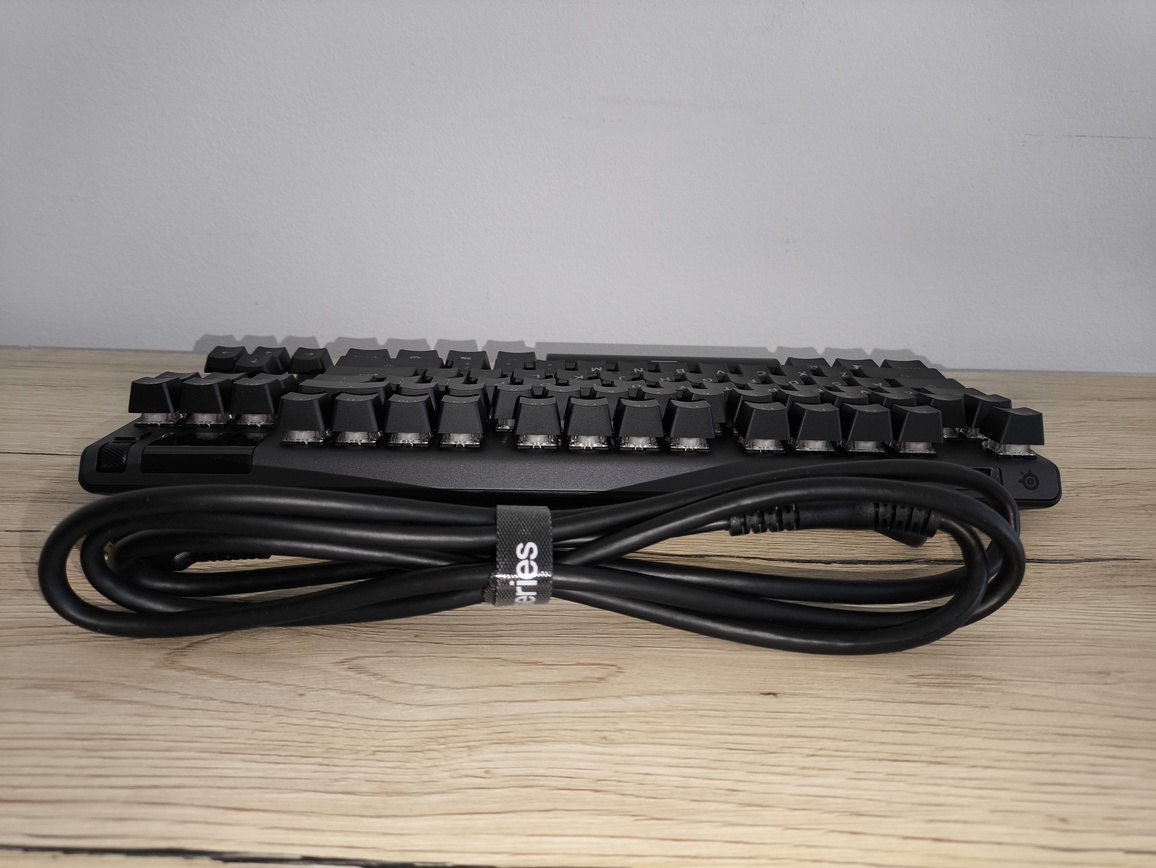 SteelSeries Apex 7 TKL - test. Stara ale wciąż jara. Jednak z kilkoma wadami