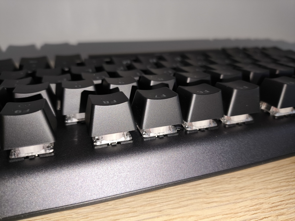 SteelSeries Apex 7 TKL - test. Stara ale wciąż jara. Jednak z kilkoma wadami