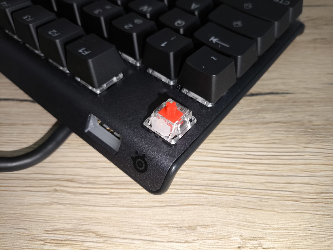 SteelSeries Apex 7 TKL - test. Stara ale wciąż jara. Jednak z kilkoma wadami