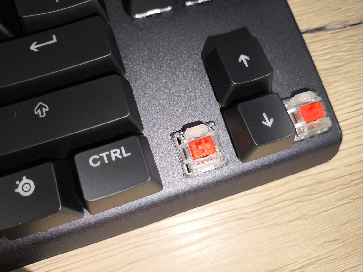 SteelSeries Apex 7 TKL - test. Stara ale wciąż jara. Jednak z kilkoma wadami