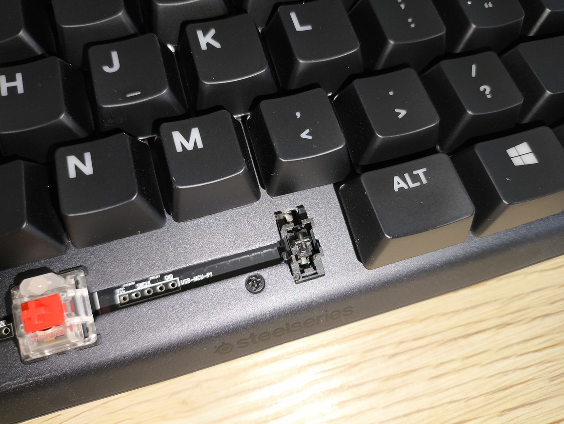 SteelSeries Apex 7 TKL - test. Stara ale wciąż jara. Jednak z kilkoma wadami